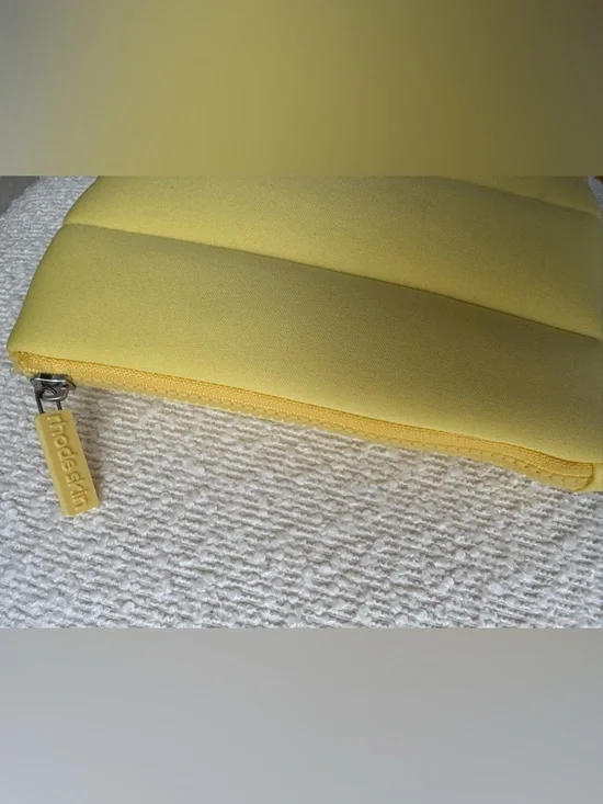 limited edition rhode lemontini pouch - Picture 3 of 4